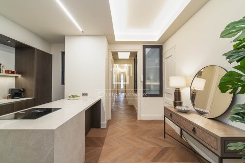 Apartamento de 3 dormitorios en venta en Barcelona, Cataluña, Spain № 4201 - foto 12