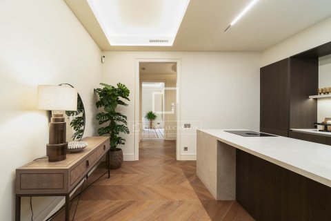 Apartamento de 3 dormitorios en venta en Barcelona, Cataluña, Spain № 4201 - foto 9
