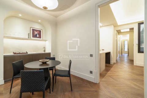 Apartamento de 3 dormitorios en venta en Barcelona, Cataluña, Spain № 4201 - foto 29