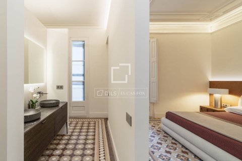 Apartamento de 3 dormitorios en venta en Barcelona, Cataluña, Spain № 4201 - foto 19