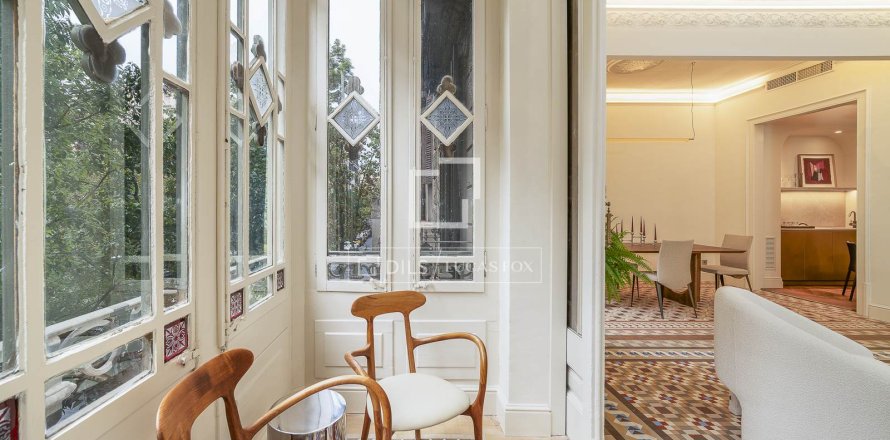 Apartamento de 3 dormitorios en venta en Barcelona, Cataluña, Spain № 4201