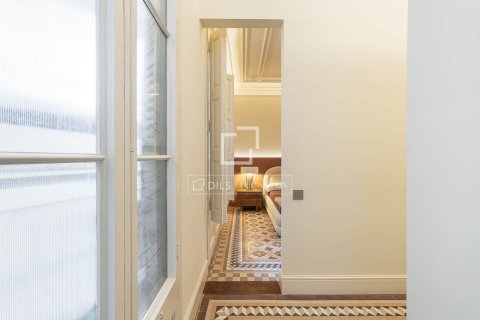 Apartamento de 3 dormitorios en venta en Barcelona, Cataluña, Spain № 4201 - foto 17