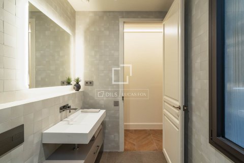 Apartamento de 3 dormitorios en venta en Barcelona, Cataluña, Spain № 4201 - foto 20