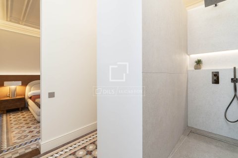 Apartamento de 3 dormitorios en venta en Barcelona, Cataluña, Spain № 4201 - foto 25
