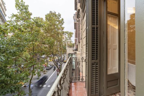 Apartamento de 3 dormitorios en venta en Barcelona, Cataluña, Spain № 4201 - foto 6