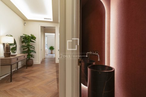 Apartamento de 3 dormitorios en venta en Barcelona, Cataluña, Spain № 4201 - foto 8