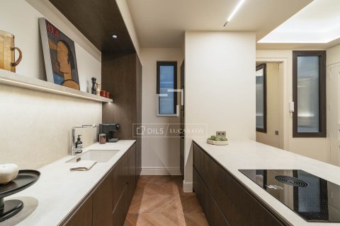 Apartamento de 3 dormitorios en venta en Barcelona, Cataluña, Spain № 4201 - foto 10