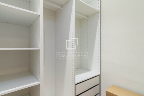 Apartamento de 3 dormitorios en venta en Barcelona, Cataluña, Spain № 4201 - foto 23