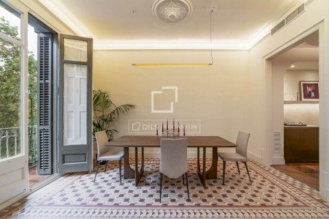 Apartamento de 3 dormitorios en venta en Barcelona, Cataluña, Spain № 4201 - foto 3
