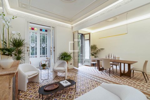 Apartamento de 3 dormitorios en venta en Barcelona, Cataluña, Spain № 4201 - foto 4