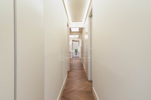 Apartamento de 3 dormitorios en venta en Barcelona, Cataluña, Spain № 4201 - foto 16