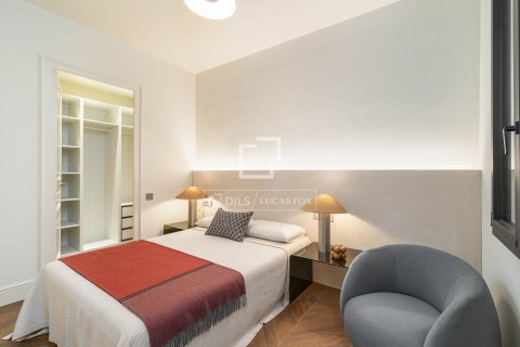 Apartamento de 3 dormitorios en venta en Barcelona, Cataluña, Spain № 4201 - foto 22
