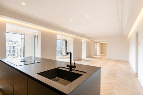 4 bedrooms apartment for sale in Barcelona, Catalonia, Spain № 1525