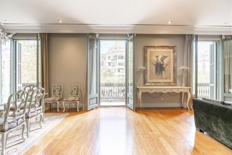 4 bedrooms apartment for sale in Barcelona, Catalonia, Spain № 1526 - photo 4