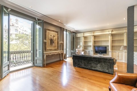 4 bedrooms apartment for sale in Barcelona, Catalonia, Spain № 1526