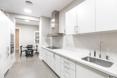4 bedrooms apartment for sale in Barcelona, Catalonia, Spain № 1526 - photo 6