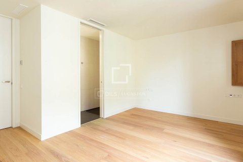 Ático de 2 dormitorios en venta en Barcelona, Cataluña, Spain № 4438 - foto 20
