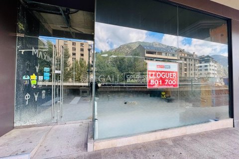 395 sq.m. commercial property for rent in Principado De Andorra (Ninguna Poblacion Tiene C.P.), Lleida, Catalonia, Spain № 6114 - photo 3