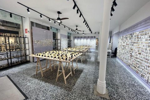 130 sq.m. commercial property for sale in Barcelona, Catalonia, Spain № 6182