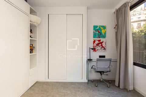2 bedrooms apartment for sale in Barcelona, Catalonia, Spain № 8516 - photo 6