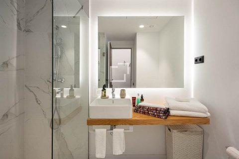 2 bedrooms apartment for sale in Barcelona, Catalonia, Spain № 8516 - photo 16