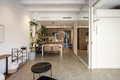 Apartamento de 2 dormitorios en venta en Barcelona, Cataluña, Spain № 8551 - foto 4