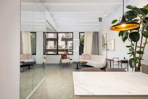 Apartamento de 2 dormitorios en venta en Barcelona, Cataluña, Spain № 8551 - foto 3