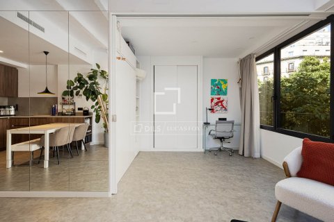 Apartamento de 2 dormitorios en venta en Barcelona, Cataluña, Spain № 8551 - foto 7