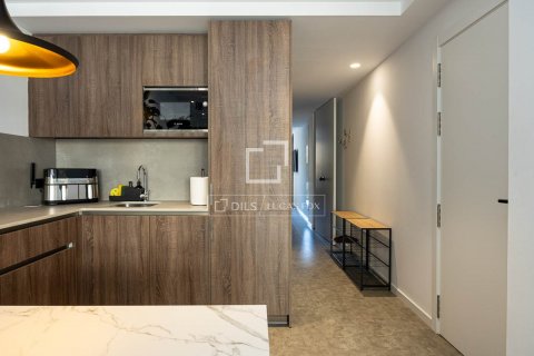 Apartamento de 2 dormitorios en venta en Barcelona, Cataluña, Spain № 8551 - foto 13