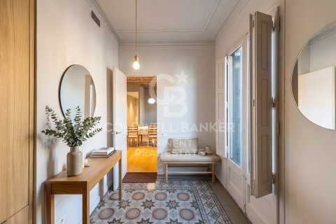 Apartamento de 4 dormitorios en venta en Barcelona, Cataluña, Spain № 7923 - foto 5