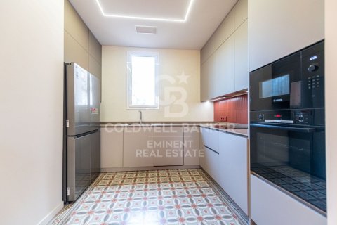 Apartamento de 4 dormitorios en venta en Barcelona, Cataluña, Spain № 7923 - foto 25