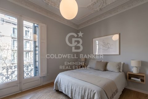 Apartamento de 4 dormitorios en venta en Barcelona, Cataluña, Spain № 7923 - foto 7