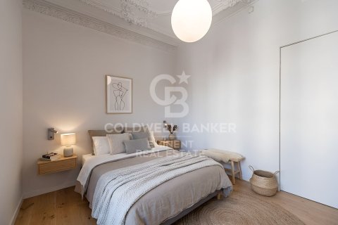 Apartamento de 4 dormitorios en venta en Barcelona, Cataluña, Spain № 7923 - foto 14