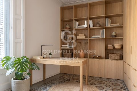 Apartamento de 4 dormitorios en venta en Barcelona, Cataluña, Spain № 7923 - foto 6