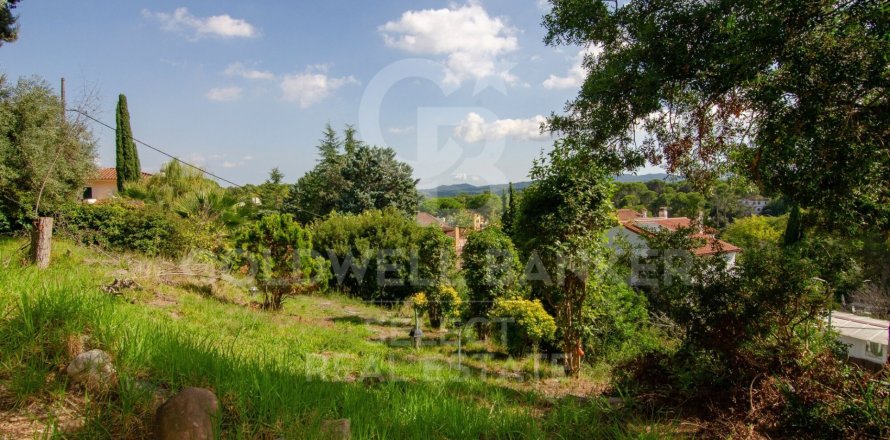 1001 sq.m. land plot for sale in Cerdanyola Del Valles, Barcelona, Catalonia, Spain № 7976