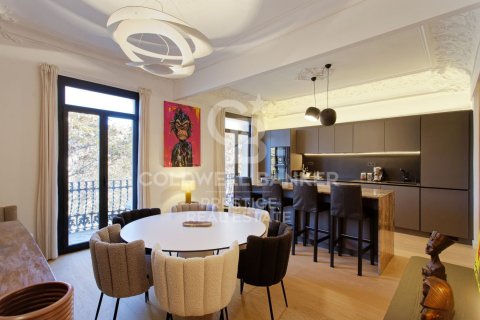 4 bedrooms apartment for sale in Barcelona, Catalonia, Spain № 5398 - photo 5