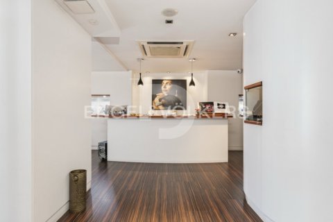 392 m² commercial property à vendre à Gracia, Barcelona, Catalonia, Spain № 5208