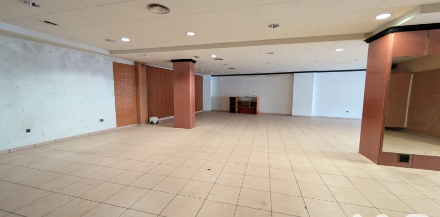 480 m² commercial property à vendre à Manresa, Barcelona, Catalonia, Spain № 9032