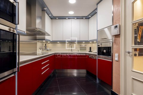 3 bedrooms apartment for rent in Barcelona, Catalonia, Spain № 9029 - photo 13
