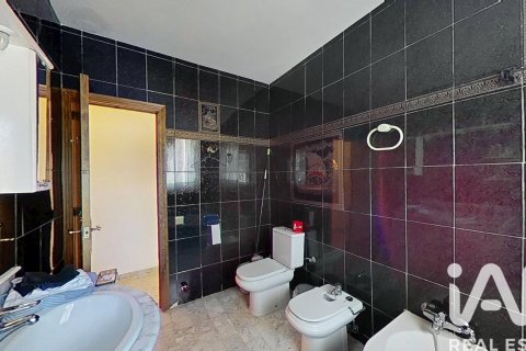 Сasa de 4 dormitorios en venta en Roquetes, Tarragona, Cataluña, Spain № 7336 - foto 21
