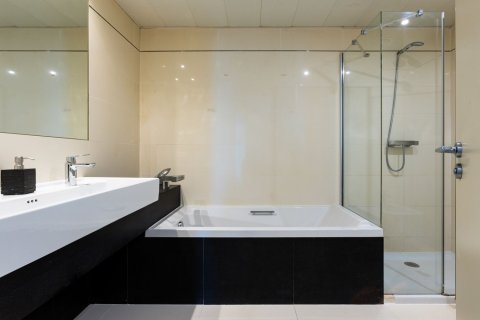 Apartamento de 4 dormitorios en venta en Barcelona, Cataluña, Spain № 4603 - foto 24