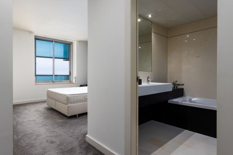 Apartamento de 4 dormitorios en venta en Barcelona, Cataluña, Spain № 4603 - foto 23