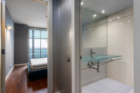 Apartamento de 4 dormitorios en venta en Barcelona, Cataluña, Spain № 4603 - foto 22