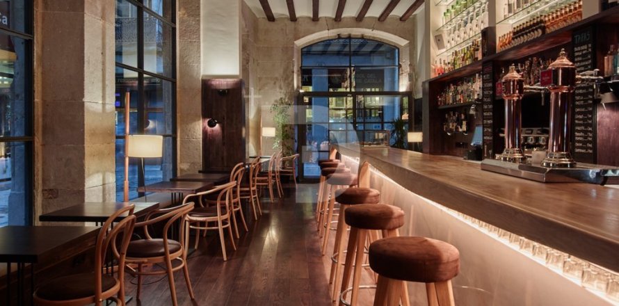 496 sq.m. cafe / restaurant for sale in Ciutat Vella, Barcelona, Catalonia, Spain № 5176