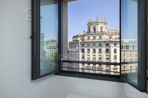 2 bedrooms apartment for sale in Barcelona, Catalonia, Spain № 8750 - photo 12