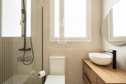 Apartamento de 2 dormitorios en venta en Barcelona, Cataluña, Spain № 8894 - foto 20