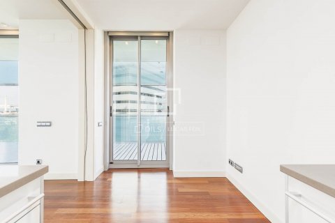 3 bedrooms apartment for sale in Barcelona, Catalonia, Spain № 8896 - photo 6