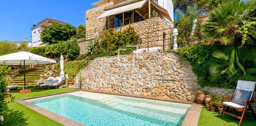 Villa de 4 dormitorios en venta en Sitges, Barcelona, Cataluña, Spain № 8897
