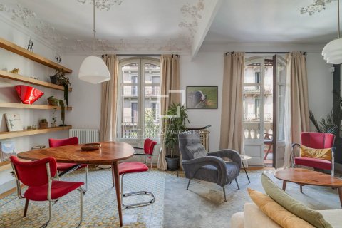 Apartamento de 3 dormitorios en venta en Barcelona, Cataluña, Spain № 8895