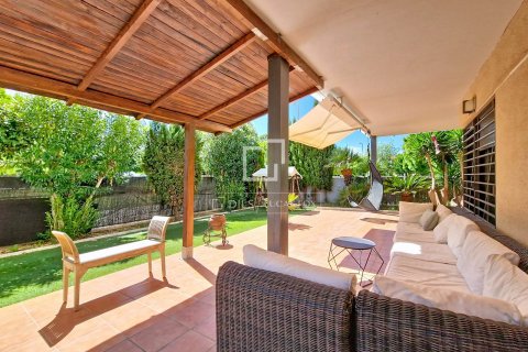 Apartamento de 4 dormitorios en venta en Cubelles, Barcelona, Cataluña, Spain № 9018 - foto 2